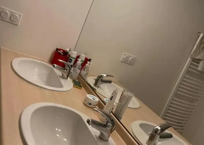 Dans Centre With Shared Toilet شامبيري